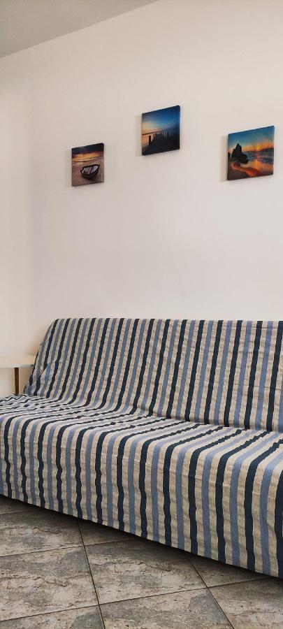 A & K Vacation House Varos Bagian luar foto