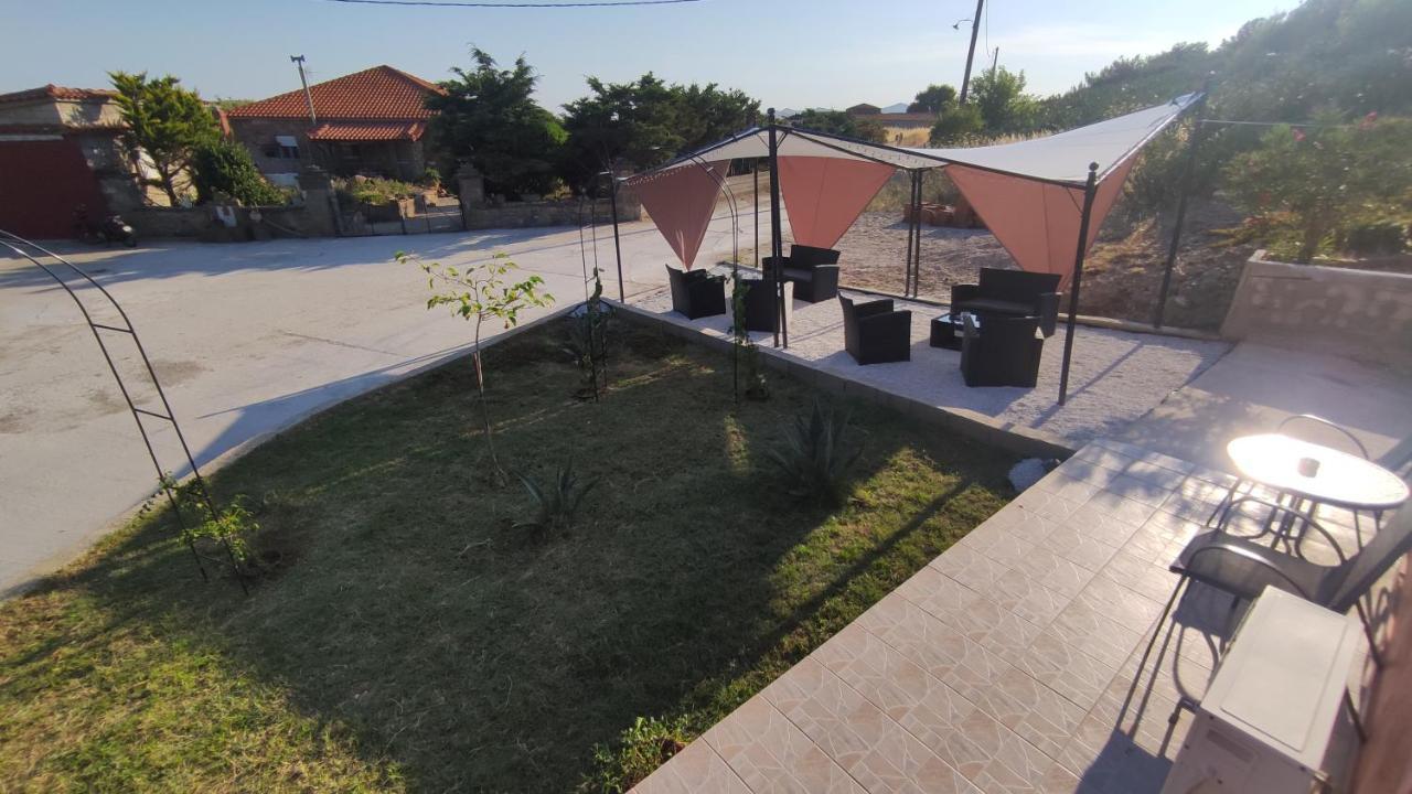 A & K Vacation House Varos Bagian luar foto