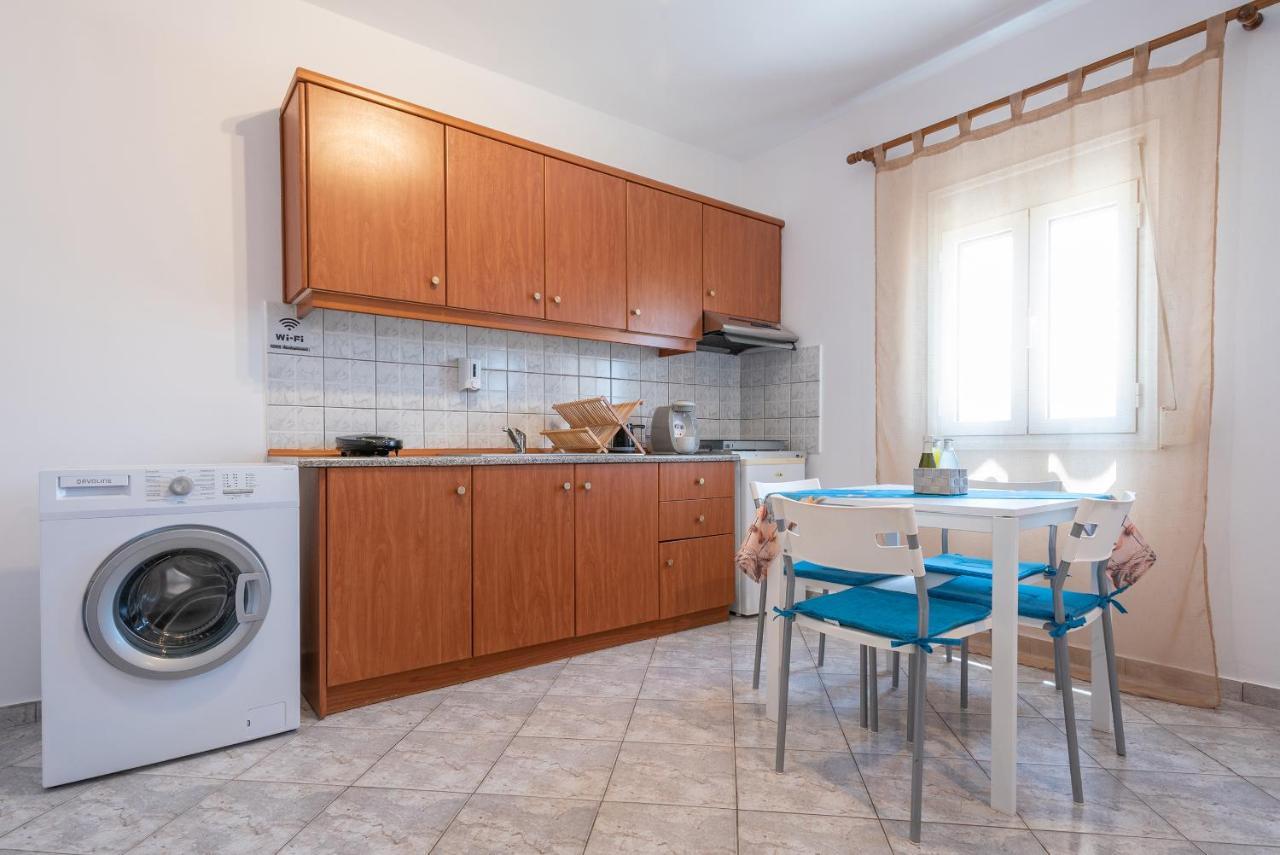 A & K Vacation House Varos Bagian luar foto