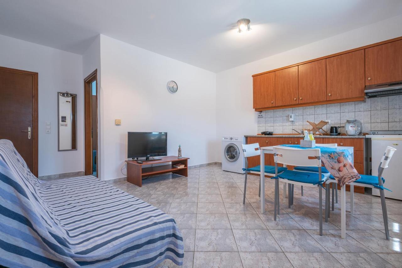 A & K Vacation House Varos Bagian luar foto