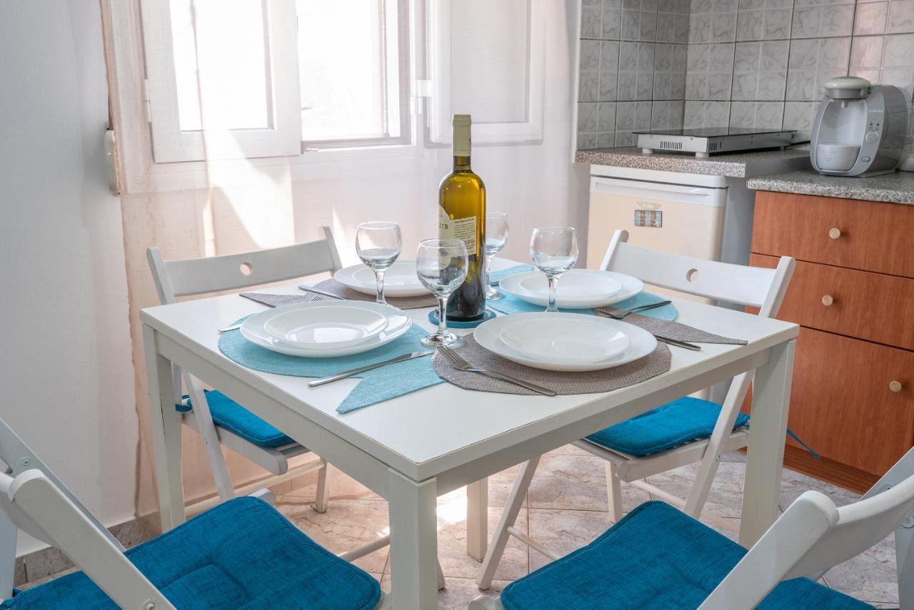 A & K Vacation House Varos Bagian luar foto