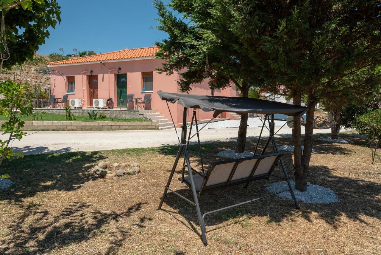 A & K Vacation House Varos Bagian luar foto