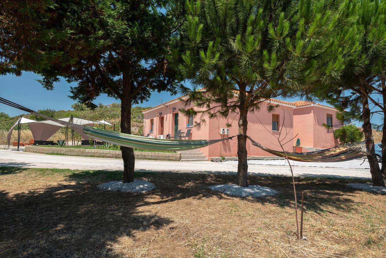A & K Vacation House Varos Bagian luar foto