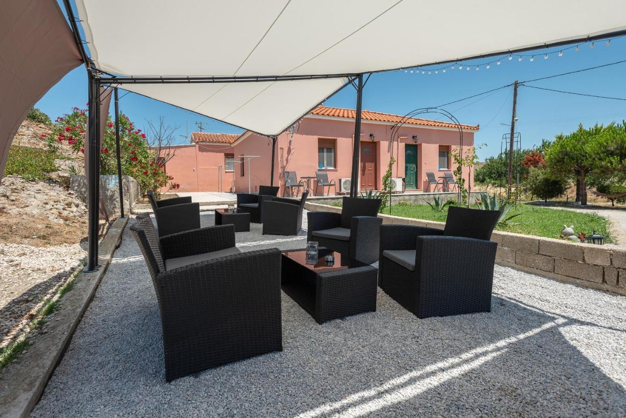 A & K Vacation House Varos Bagian luar foto