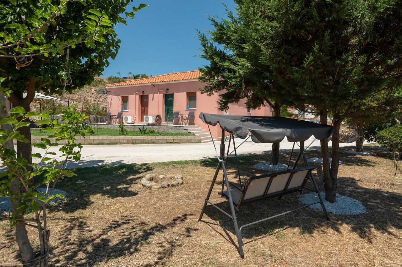 A & K Vacation House Varos Bagian luar foto