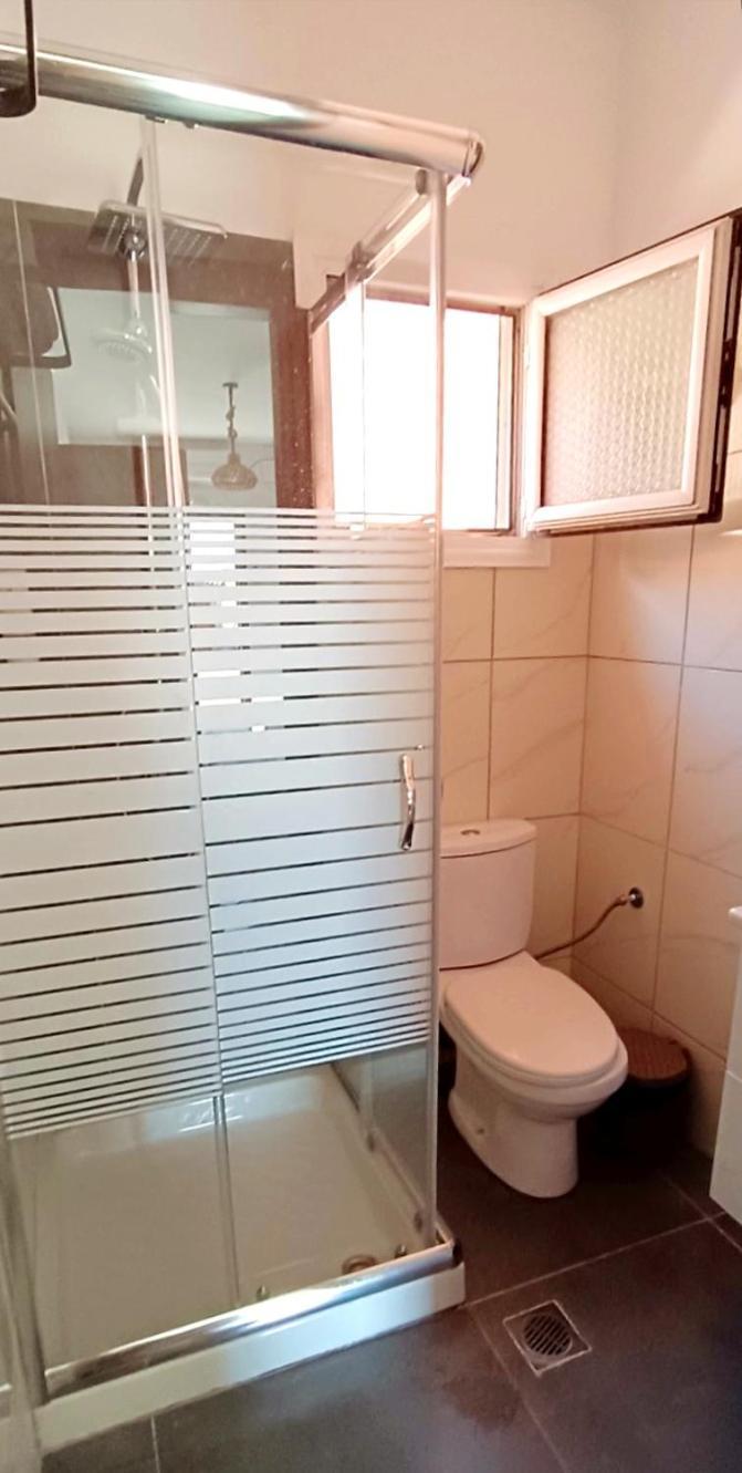 A & K Vacation House Varos Bagian luar foto